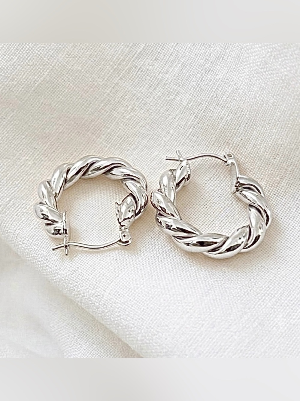 Silver plated women’s 25mm hoop earrings hypoallergenic - Picture 4 of 4